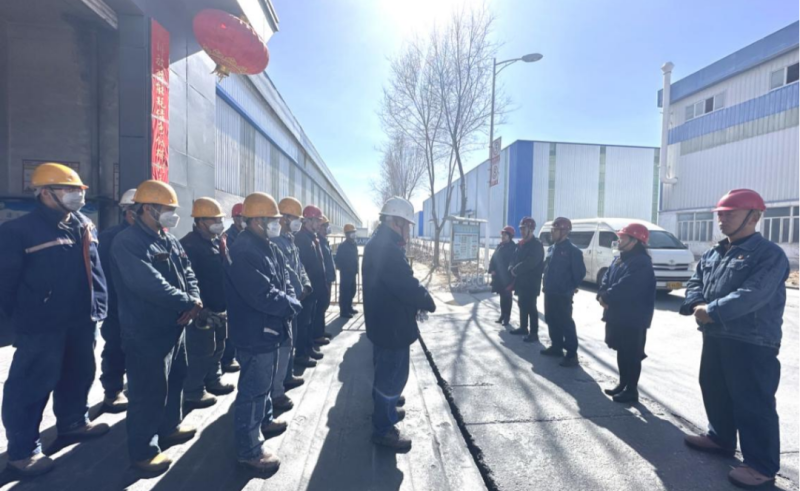 融融暖意润下层 真挚祝福达一线——8040WWW威尼斯工投党政班子除夕走访慰问坚守一线干部职工