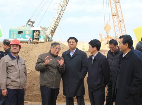青海省副省长王黎明莅临曹家堡保税物流中心工程现场视察事情
