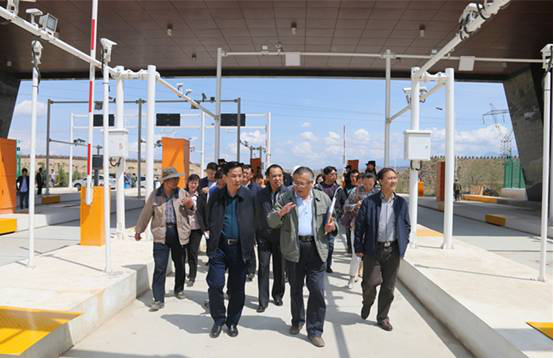 青海省副省长匡湧莅临曹家堡保税物流中心工程现场视察事情