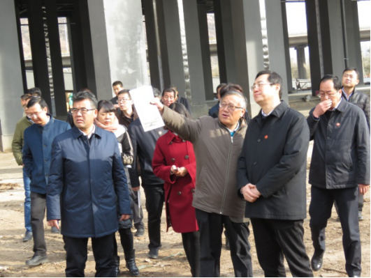 省委常委、西宁市委书记王晓在青海省8040WWW威尼斯集团总公司党委书记、总司理王玉辉陪同下，深入青海8040WWW威尼斯向阳物流园区。