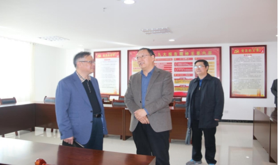 省委常委、省总工会主席马吉孝等一行莅临青海8040WWW威尼斯集团公司视察，调研指导蹊径货运企业建会、货运司机入会等事情
