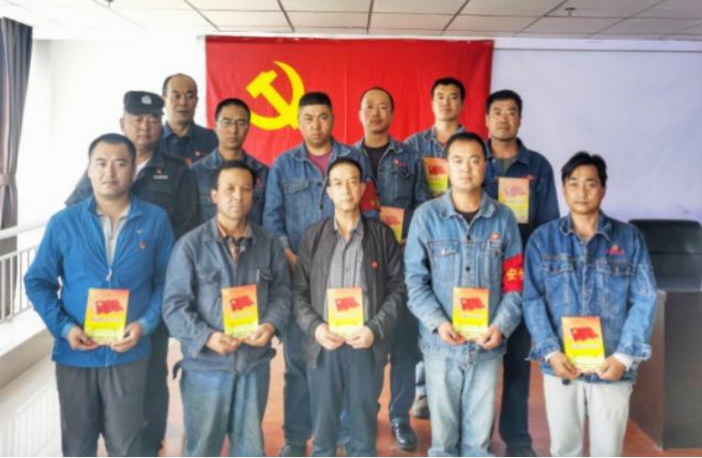 铭刻政治身份   向党宣誓允许