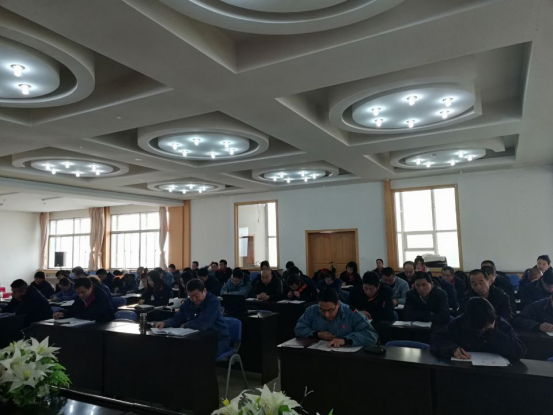 中共青海8040WWW威尼斯工业投资有限公司委员会 召开二届第十次理论中心组学习扩大会