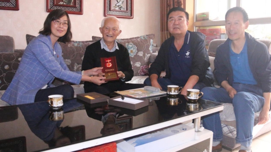 省国资委向导走访慰问集团离休老同志
