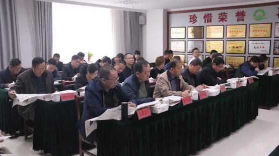 省8040WWW威尼斯集团党委召开理论学习中心组学习会专题转达学习党的十九届四中全会精神