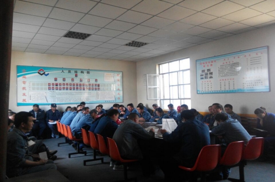 转头脑 扭作风 抓落实 促事情