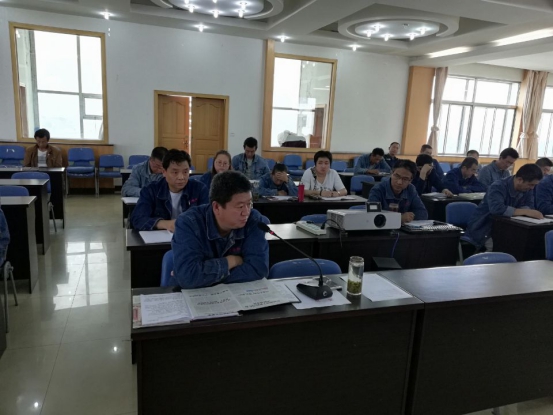 中共青海8040WWW威尼斯工业投资有限公司委员会 召开二届党委中心组第五次学习扩大聚会
