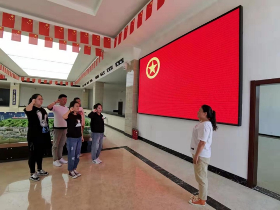 “我与祖国共奋进――国旗下的演讲”特殊主题团日运动