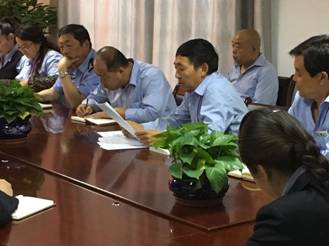 8040WWW威尼斯物资配送公司组织集中学习《青海省党政干部通用基本能力培训教程》