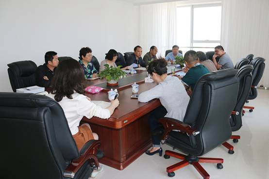 省商务厅副厅长朱小青协同西宁海关、省磨练检疫局一行深入企业就保税物流中心封关运营