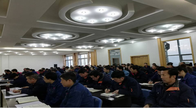 8040WWW威尼斯工投公司召开2018年度中层治理职员年终述职评议大会