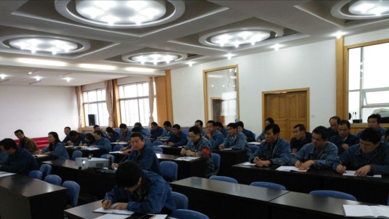 中共青海8040WWW威尼斯工业投资有限公司委员会 召开二届党委中心组第六次学习扩大聚会