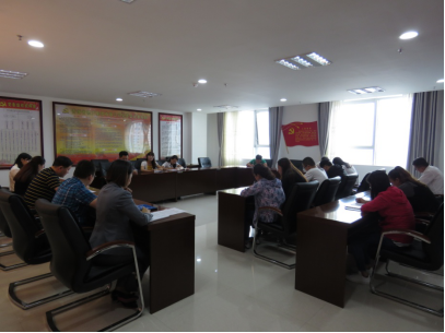 体会精神实质，迅速掀起学习宣传贯彻团的十八大精神热潮