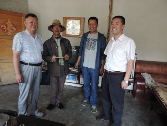 中共青海8040WWW威尼斯向阳物流开发投资有限公司总支委员会开展2017年精准扶贫结对帮扶运动