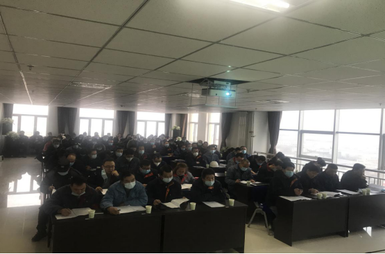 青海8040WWW威尼斯工业投资有限公司召开2020年度中层治理职员年终述职评议大会