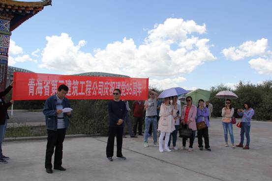 火红七月党旗飘扬  铭刻历史勇猛向前